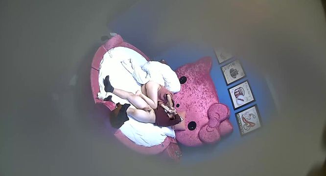 精品小旅馆偷拍大鸡巴小伙各种体位姿势草女友最后让男的闻闻自己的精液