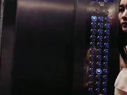 剧情演绎戏精刘婷欺骗中通快递小哥上楼收快件进房间被大快件吓一跳要干一炮才让走