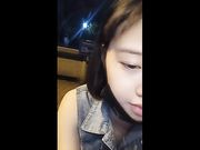 样子满可以的美女主播晚上没穿内裤在天桥玩露出摸逼期间有不少人路过