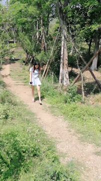 网红刘婷精彩演绎美女独自行山被山贼劫财劫色对白精彩