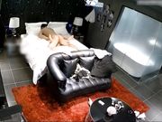 奢华套房年轻大学生情侣开房造爱激情互舔猥琐眼镜男会玩用脚刺激大美女阴部抱着头猛插嘴分开腿插穴啊啊娇喘呻吟