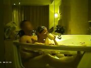 佛爷几天没干就逼痒的离异气质少妇第3部刚从老家回来就酒店约炮先来个鲜花浴去疲劳完整版上部