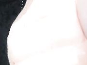 在某通公司业务代办点上班好骚的妹子在办公室露奶脱裤自摸摸出淫水