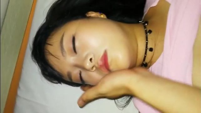 国产迷奸系列 女友闺蜜宵夜喝高了被带到酒店开房穿上丝袜肆意玩弄