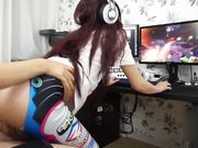 和漂亮妹子一边啪啪一边玩守望先锋你俩是操爽了 这不是坑人吗 这局铁定输了