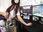 和漂亮妹子一边啪啪一边玩守望先锋你俩是操爽了 这不是坑人吗 这局铁定输了