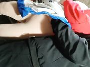 去工友家里玩工友外出不在 和他在厨房正在做饭的骚老婆搞起骚货那饥渴样平时肯定没吃饱过