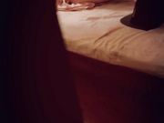 网红哆啦剧情演绎女儿看AV按摩器自慰被爸爸发现推门进去啪啪啪对白淫荡