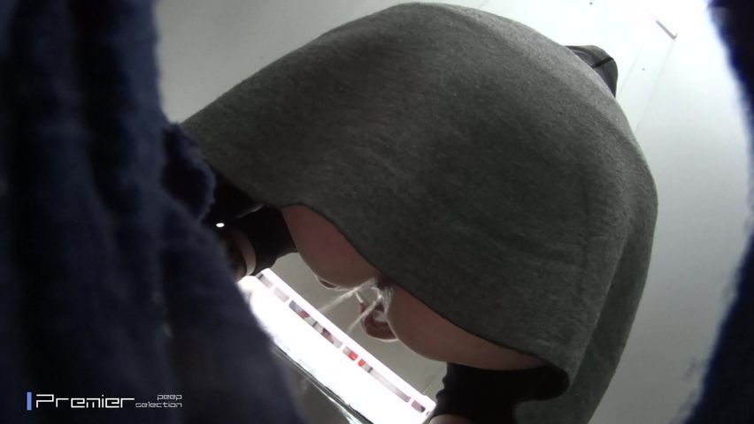 某大学女卫生间定点针孔偷拍一个接一个学妹方便拍脸又拍下面眼镜黑丝妹不错屁股又白又圆又大