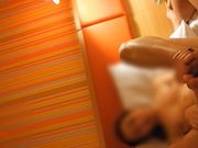 开资了泄泄火叫了个颜值还不错的援交妹足上功夫了得揉逼就给搞的浪叫爆操小蛮腰大屁股操的叫老公对白淫荡