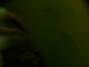 牛人潜入商场女厕侧拍近距离几个年轻美眉的逼逼嘘嘘