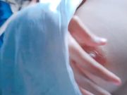 极品爆乳网红美少女软软趴在床单上之火车露点自慰高清3V整合