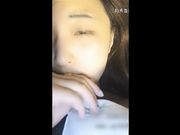 妹子刚睡醒就给浪友们发福利