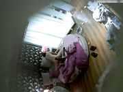 漂亮长发大学美女提前开好房间等异地男友进来后饥不可耐的猛操,刚干完美女换上性感情趣服还要,把男的累倒了