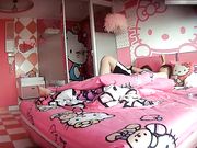 特色酒店偷拍高颜值性感美女和新男友开房开始害羞趴床上玩手机真正开操时没想到男的阳痿了,看表情生气了