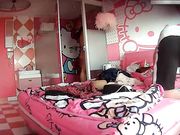 特色酒店偷拍高颜值性感美女和新男友开房开始害羞趴床上玩手机真正开操时没想到男的阳痿了,看表情生气了