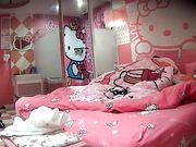 特色酒店偷拍外表端庄漂亮的美女和胖男操逼真激烈,男的干累了女的就舔他蛋蛋和鸡鸡接着操,女的还用手机自拍