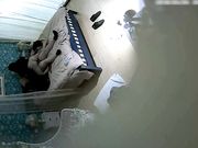 喜欢跪在地上吃鸡鸡的时尚气质美女和公司新来的帅气男同事酒店约会操完一次女的又要操,主动女上位干男的