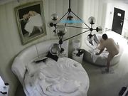 豪华浴缸房中年胖男约大学美女啪啪,有点爱不释手床上操完又到浴缸干