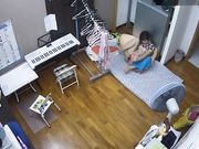 家庭网络摄像头TP妹子练完琴和男友手机视频自慰给对方看