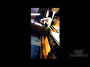 大街上约小姐姐唱歌给她下药迷奸