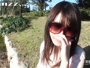 去海边郊游让小姨子脱掉内衣在海边来了一发接着去酒店继续操1