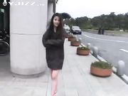 韩国骚货穿上露逼丝袜大胆在户外淫荡