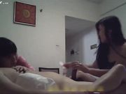 到小县城的洗浴中心一次叫上两个小姐玩丝足