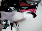 面带稚气小女生向某导演投简历验身材