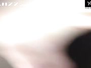 把第一次约会的小嫩妹带到家里沙发上强插 MM不停哭喊