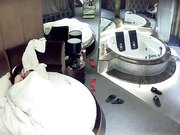 情趣酒店豪华套房TP国企领导秃顶大叔与小情人造爱没整好内射了小情人不愿意了对白精彩