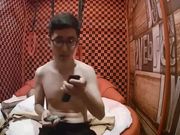 情趣炮房外表清纯眼镜妹提前开好房脱光等待男友到来很有情调穿上情趣套装啪啪激情69呻吟声太骚了