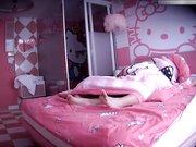 特色宾馆偷拍气质漂亮的高颜值短裤美女和新男友一起旅游玩熟后回到酒店男的就迫不及待要操她,搞了2次!