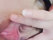 邻家小美眉千千露脸黑丝情趣诱惑，这对奶子真漂亮，自己把骚逼扣的淫水直流