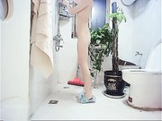 清纯宥菈正在直播洗澡时被男友拉到床上狂操