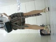 岛国盗拍网站最新流出商场女厕全景TP花衣美女的逼毛真性感很有撸点