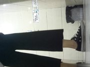 岛国盗拍网站最新流出商场女厕全景TP花衣美女的逼毛真性感很有撸点