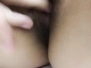 高颜值靓妹朋友圈的秘密第二弹，露脸特写自慰骚逼，不知道哪里来个大哥把她操了，浪叫呻吟不止