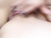 早上正在睡觉被合租房子的性感长腿小嫂子玩弄鸡鸡要我操她,提枪就上干的她直求饶,担心怀孕只能射她脸上!