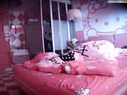 粉系可爱房眼镜苗条清纯美少女与男友开房打炮试换多套衣服美女上位干的很猛烈反向坐插性技很熟练