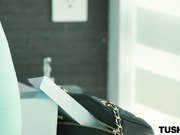 女神级的OL白领美女谈业务被啪啪作品 高颜值好身材顶级美女舔吸一看就冲动硬了，嫩乳美臀挡不住虚了720P高清