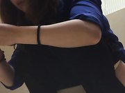 商场厕拍系列 妹子的小内内还挺萌的