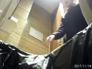 最新流出国内某高级快餐厅位置刁钻TP女员工和女顾客方便高高撅起的大白屁股看着很诱人1080P超清