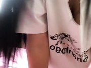 童颜巨乳新人主播谁家的十六第一弹，露脸有点婴儿肥自慰激情，这小按摩棒玩的明明白白的，淫声浪语必须撸她