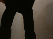 商场厕拍系列 天气冷了，妹子们都开始穿的厚起来了