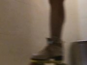 商城厕拍系列 滑冰的妹子憋不住差点尿到裤子里 门都不关了