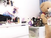 高颜值风骚御姐官方爱爱全露脸直播，性感黑丝情趣内衣诱惑，奶大肤白身材很不错，道具插的骚逼流白浆浪叫