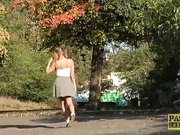 Silvia Dellai 把她变成了一个顺从的妓女