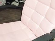 黑丝情趣露脸妍馨的内内，干净的逼逼大白屁股，道具抽插把自己搞喷了，手指奸屁眼，浪叫声让你撸续集