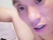 手机直播精品福利之尤物情人激情3P，露脸熟女姐姐跟两个猛男玩直播，激情爆草多姿势嗨皮第三弹